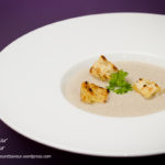 assiette creuse au milieu