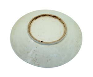 assiette creuse au milieu