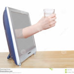 verre a eau penche