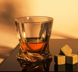 verre a whisky avec chapeau