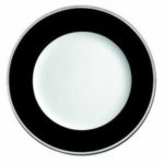 assiette plate noire et blanche