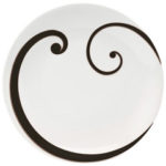 assiette plate noire et blanche