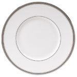 assiette plate noire et blanche