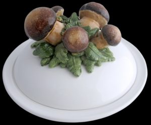 assiette creuse avec cloche