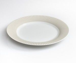 assiette plate couleur taupe