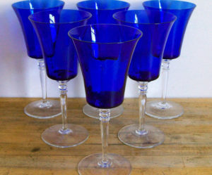 verre a pied bleu
