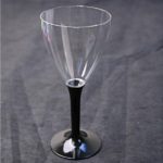 verre a pied noir plastique
