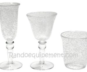 verre a pied en plastique