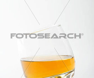 verre a whisky penche